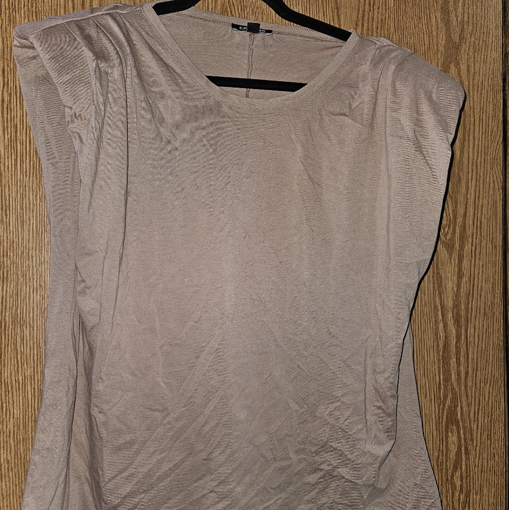 Express Tan Muscle Tee with Boxy Fit and Short Sleeves